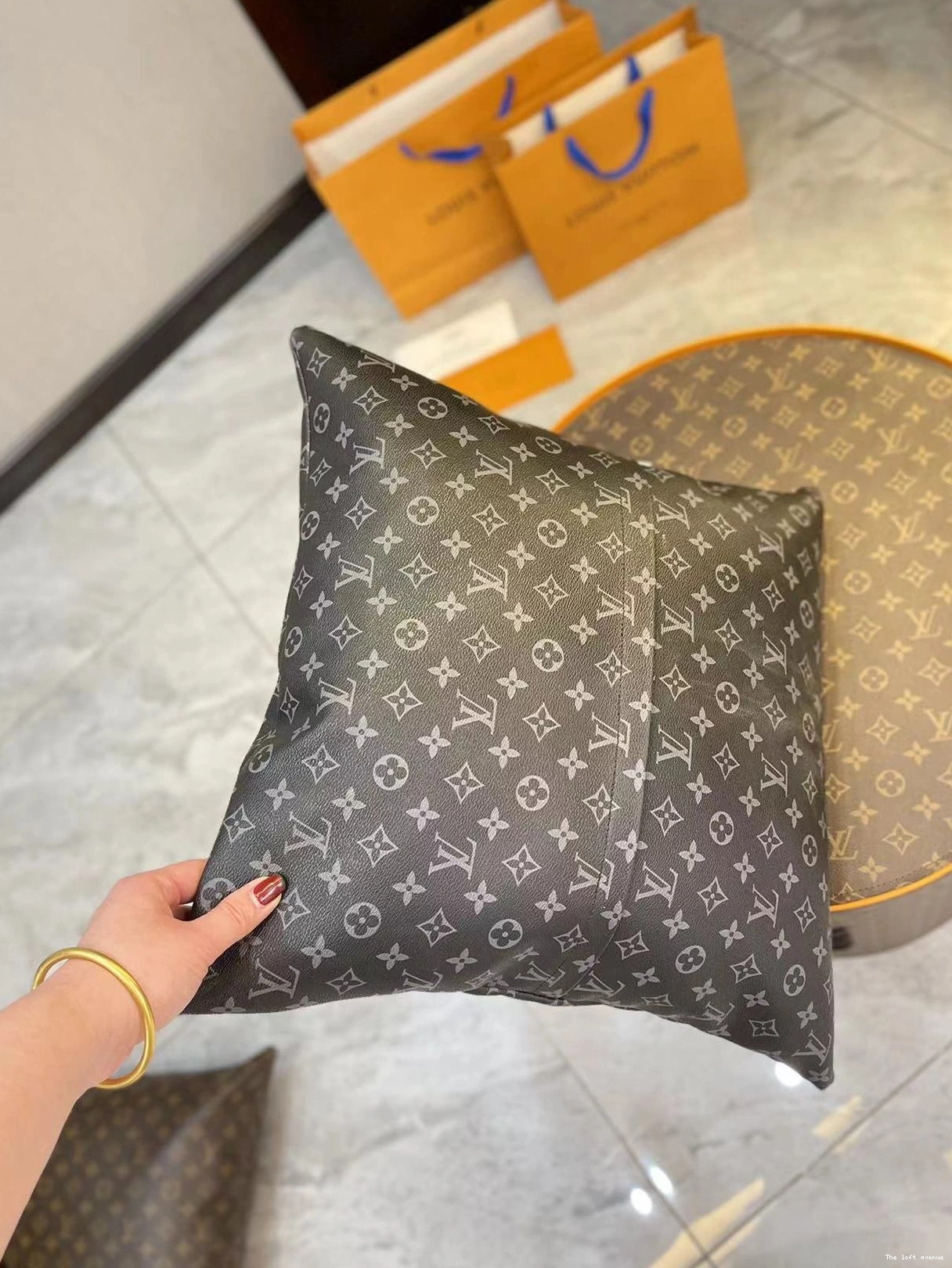 PILLOW LV VIVIENNE CUSTOM 0817